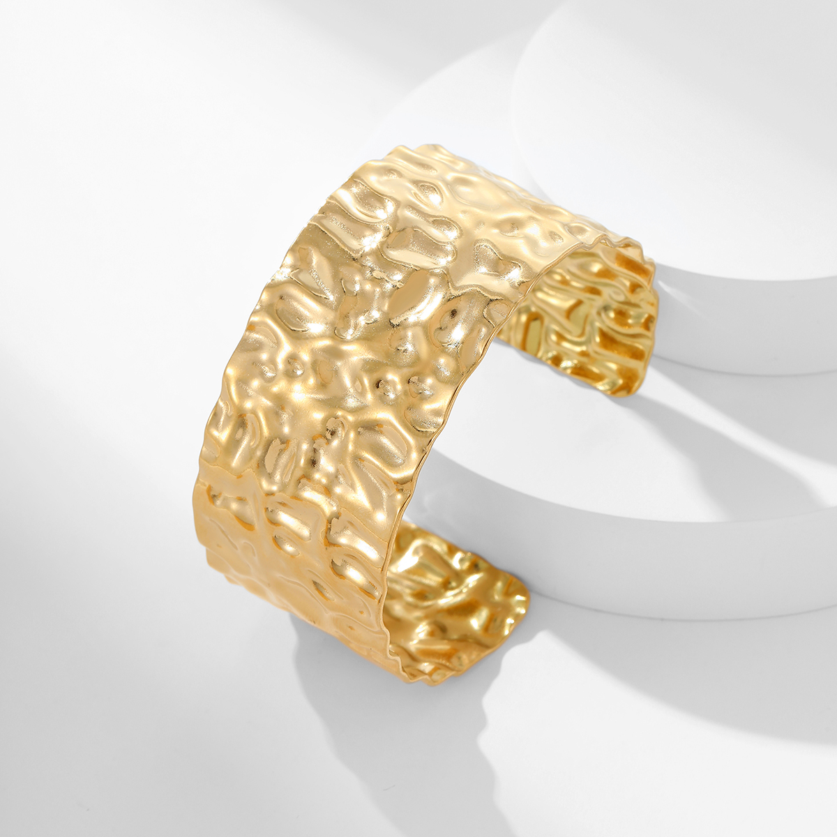 个性化锤纹宽边熔岩开口手镯男女款