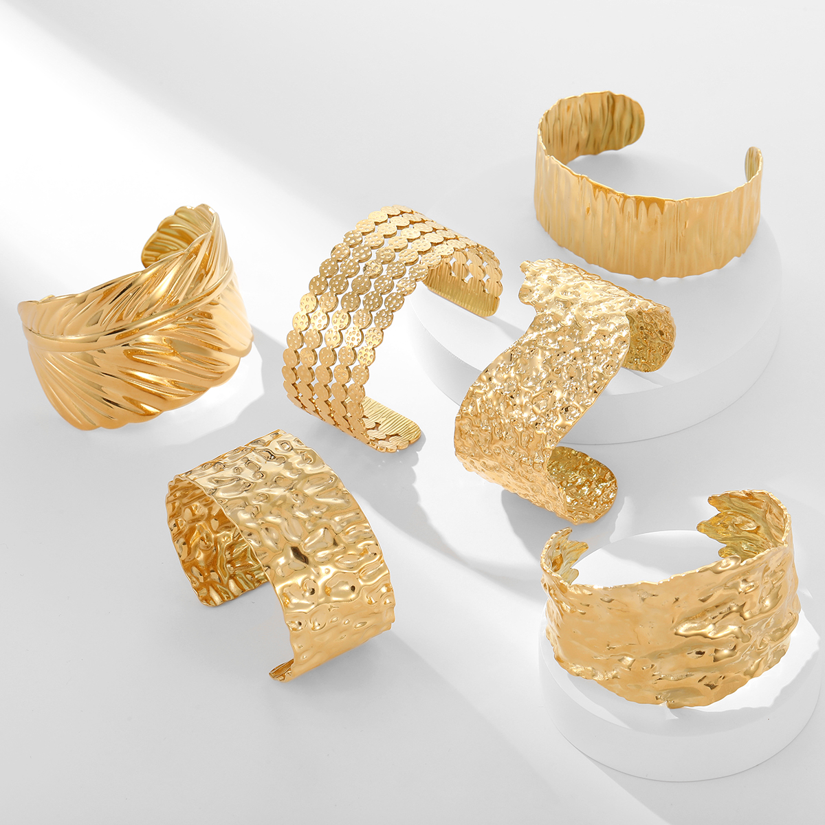 经典18K镀金不规则纹理宽开口朋克风手镯